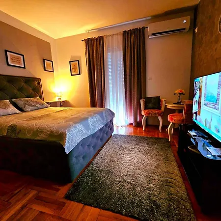 Place 8 Appartamento