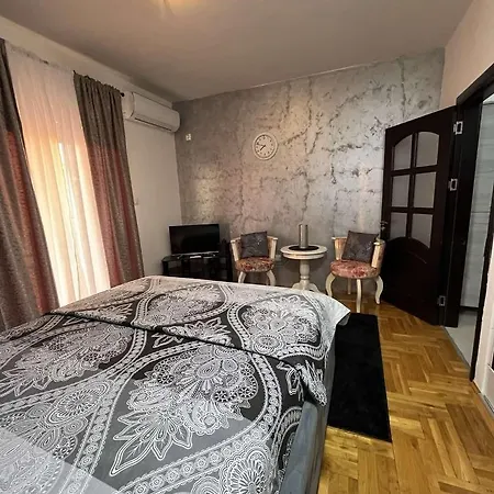 Place 8 דירה פודגוריצה